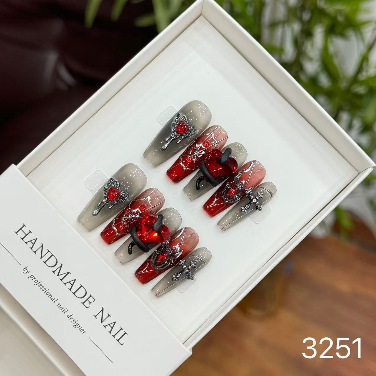 3251 Noble Nightshade